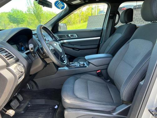 Ingot Silver 2017 Ford Explorer XLT