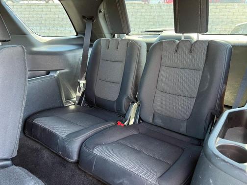 Ingot Silver 2017 Ford Explorer XLT