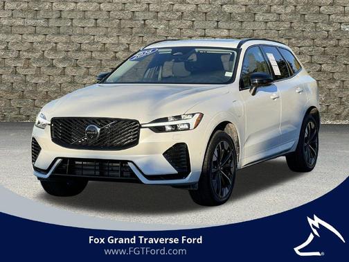 Crystal White 2026 Volvo XC60 Plug-In Hybrid T8 Plus