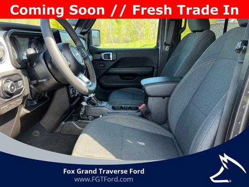 Granite Crystal Clearcoat Metallic 2025 Jeep Wrangler Sahara
