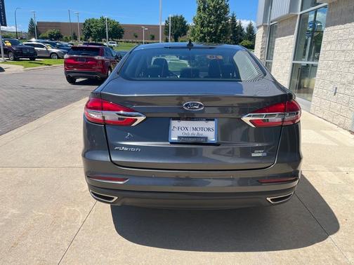 Photo 5 of 32 of 2020 Ford Fusion SE