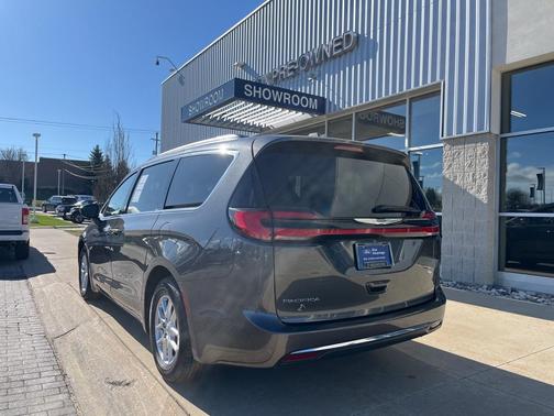 2022 Chrysler Pacifica Touring-L