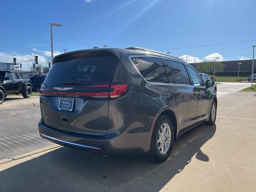 2022 Chrysler Pacifica Touring-L