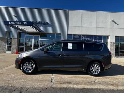 2022 Chrysler Pacifica Touring-L