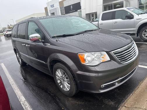2016 Chrysler Town & Country Touring-L