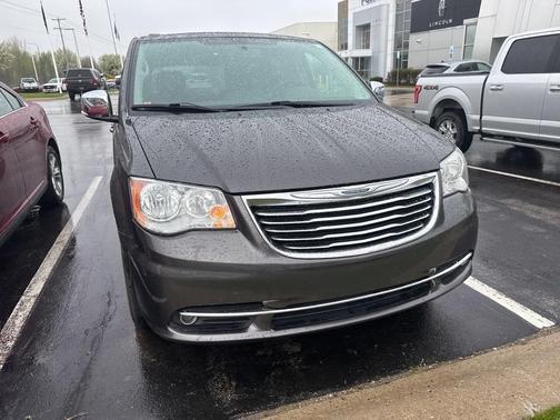 2016 Chrysler Town & Country Touring-L