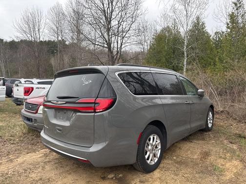 2022 Chrysler Pacifica Touring-L