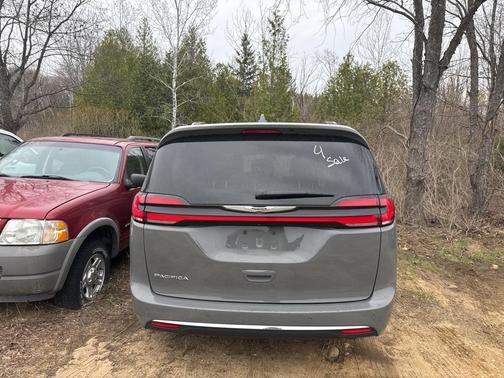 2022 Chrysler Pacifica Touring-L