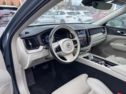 2022 Volvo XC60 B5 Inscription