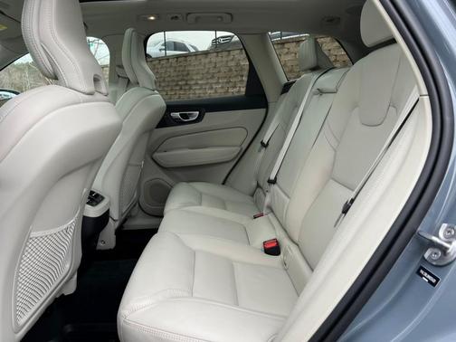 2022 Volvo XC60 B5 Inscription