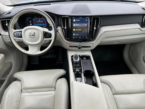 2022 Volvo XC60 B5 Inscription