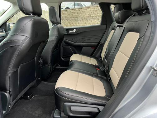 2022 Ford Escape Titanium Hybrid