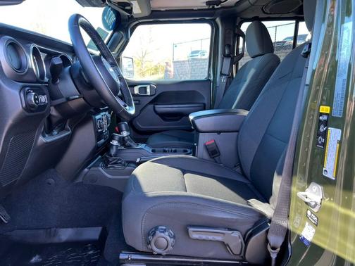 2022 Jeep Gladiator Sport