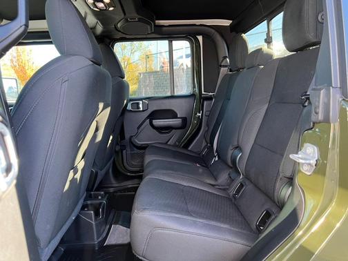 2022 Jeep Gladiator Sport