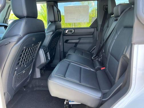 Oxford White 2025 Ford Bronco Badlands