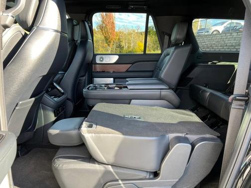 2022 Lincoln Navigator L Reserve