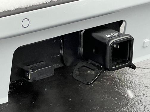 Space White Metallic 2026 Ford Maverick Lobo High