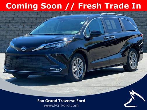 Midnight Black Metallic 2023 Toyota Sienna XLE