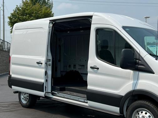 2025 Ford Transit-250 148 WB Medium Roof Cargo