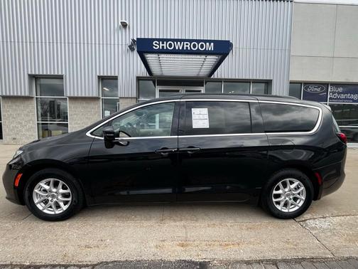 2022 Chrysler Pacifica Touring-L