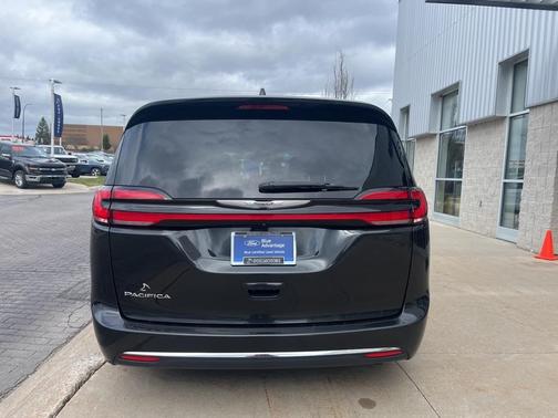 2022 Chrysler Pacifica Touring-L