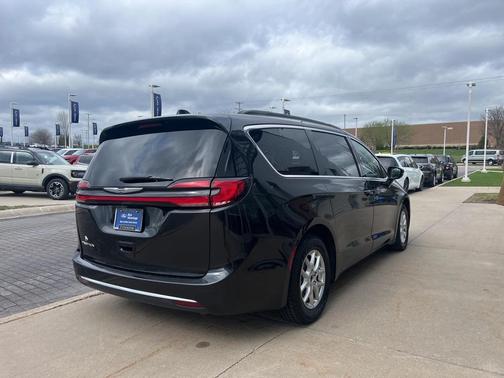 2022 Chrysler Pacifica Touring-L