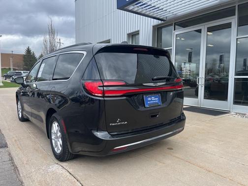 2022 Chrysler Pacifica Touring-L