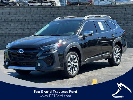 Crystal Black Silica 2025 Subaru Outback Touring XT