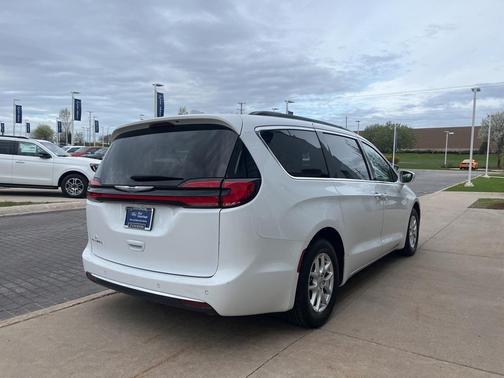 2022 Chrysler Pacifica Touring-L