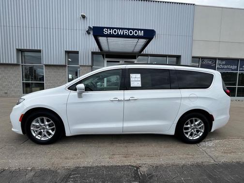 2022 Chrysler Pacifica Touring-L