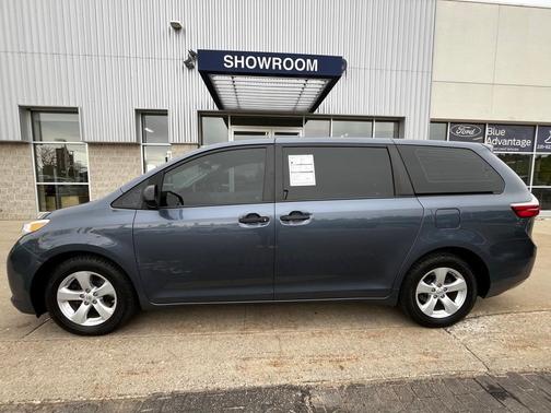 2017 Toyota Sienna L