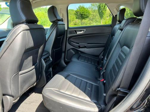 Black Metallic 2024 Ford Edge SEL