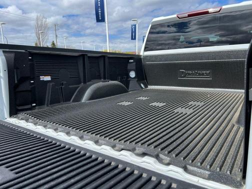 Summit White 2025 Chevrolet Silverado 2500 LT