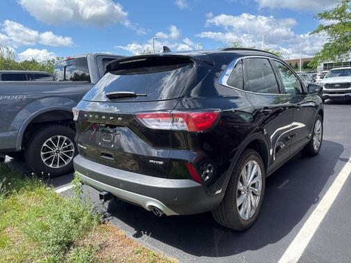 2022 Ford Escape Titanium