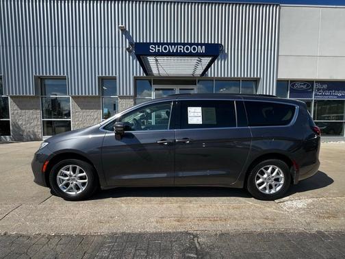2022 Chrysler Pacifica Touring-L