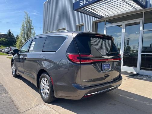2022 Chrysler Pacifica Touring-L