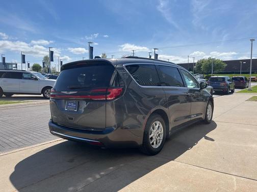 2022 Chrysler Pacifica Touring-L