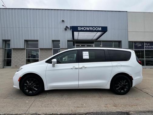 2021 Chrysler Pacifica Touring-L
