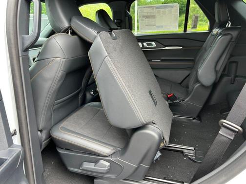 Space White Metallic 2026 Ford Explorer Tremor