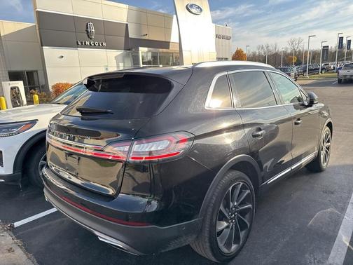 2022 Lincoln Nautilus Reserve