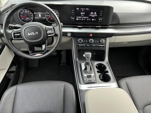2024 Kia Carnival LX