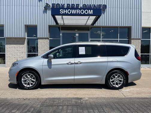 2022 Chrysler Pacifica Touring-L