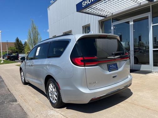 2022 Chrysler Pacifica Touring-L