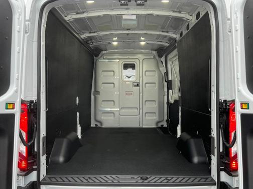 2026 Ford Transit-250 148 WB Medium Roof Cargo