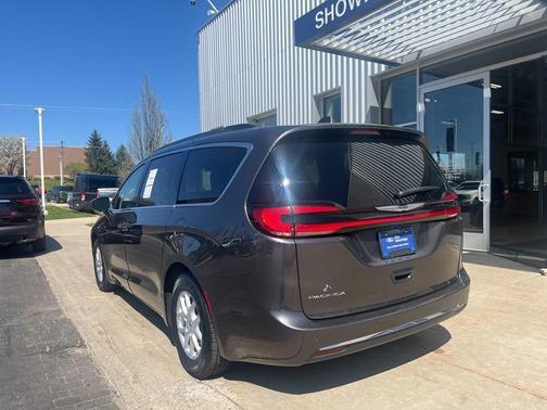 2022 Chrysler Pacifica Touring-L