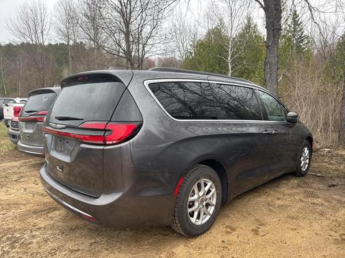 2022 Chrysler Pacifica Touring-L