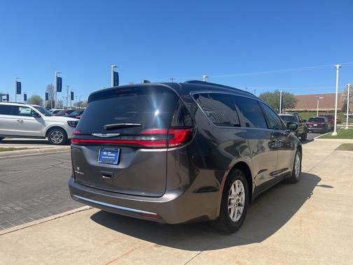 2022 Chrysler Pacifica Touring-L