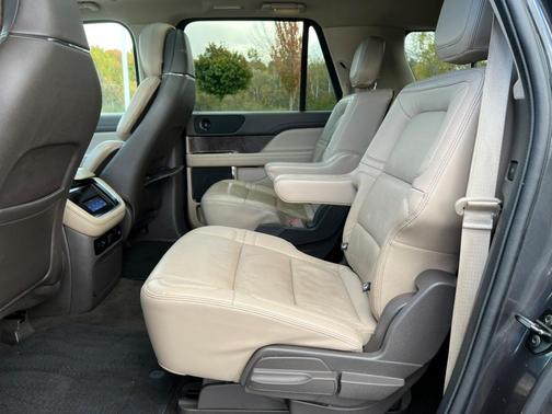2022 Lincoln Navigator L Reserve