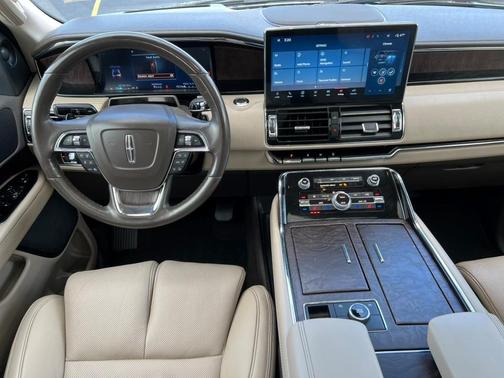 2022 Lincoln Navigator L Reserve