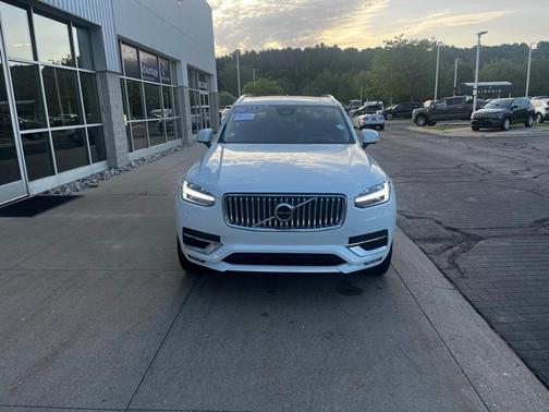 2023 Volvo XC90 B6 Ultimate 6-Seater